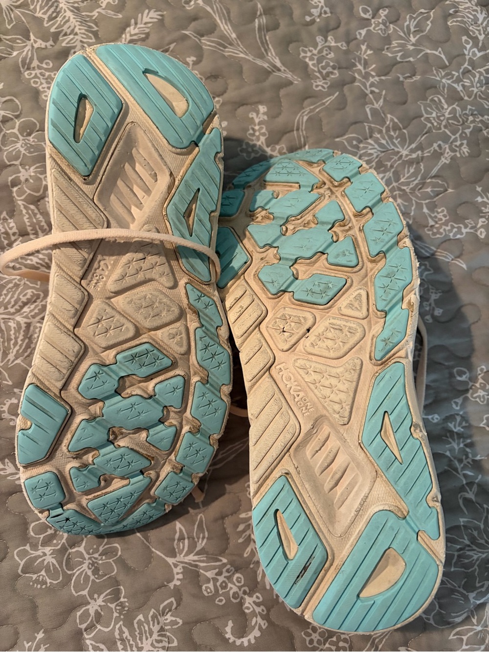 Hoka Arahi 7 Women's Cream/Beige Athletic Running Shoes - Picture 3 of 7